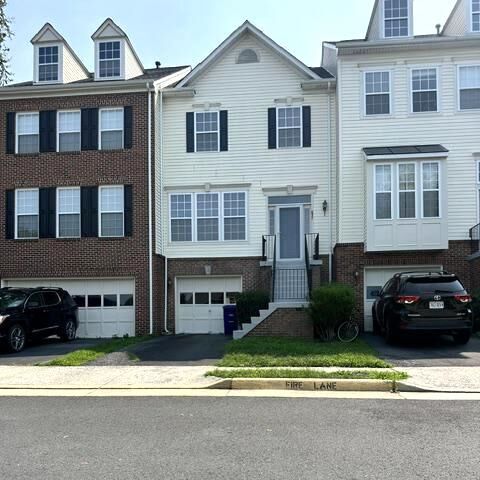 Property Photo: 637 McLeary Square SE VA 20175