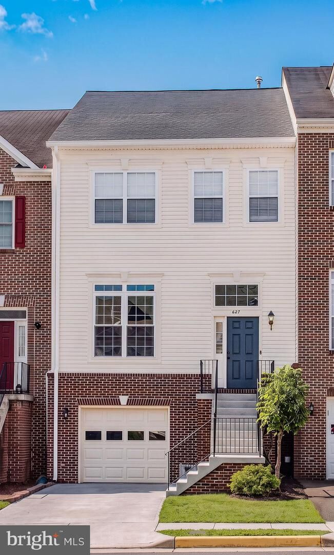 Property Photo:  627 Springhouse Square SE  VA 20175 