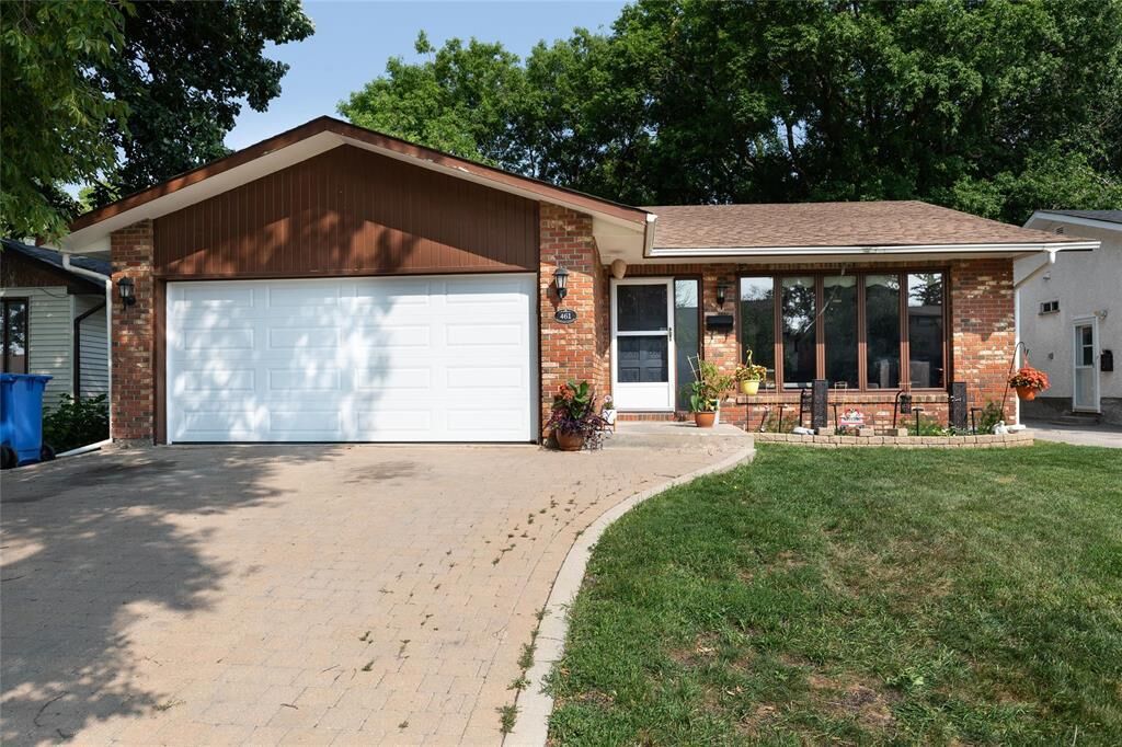 Property Photo: 461 Woodlands Crescent MB R3K 1A5