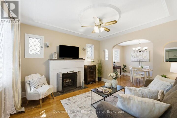 Property Photo: 1228 Kenneth Avenue ON K9J 5P9