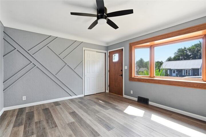 Property Photo:  2110 Chandler Street SW  IA 52404 