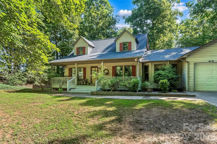 Property Photo:  34 Lakeside Drive  NC 28752 