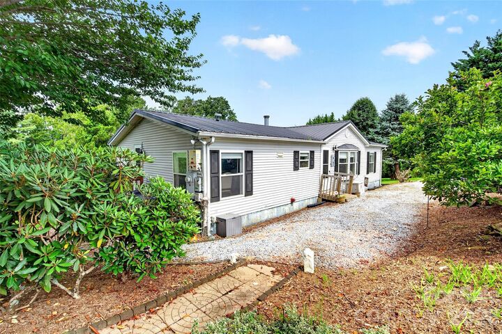 Property Photo:  26 Sweet Briar Path Way  NC 28792 