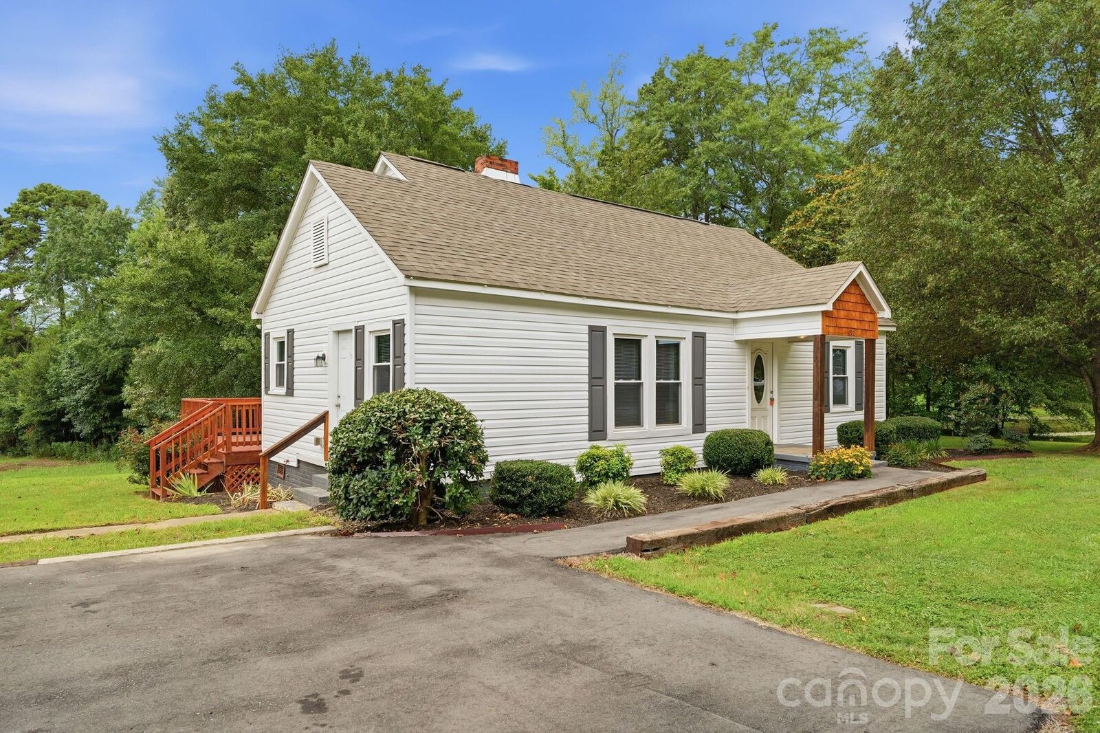 Property Photo: 192 Flower House Loop NC 28166