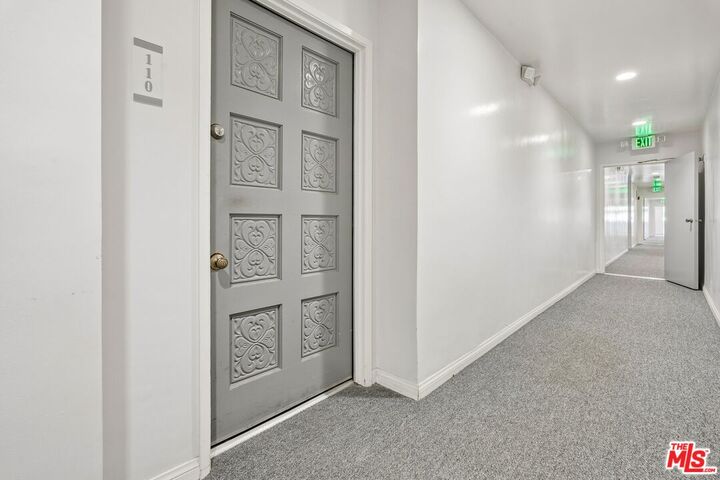 Property Photo: 530 S Barrington Ave, Unit 110 CA 90049