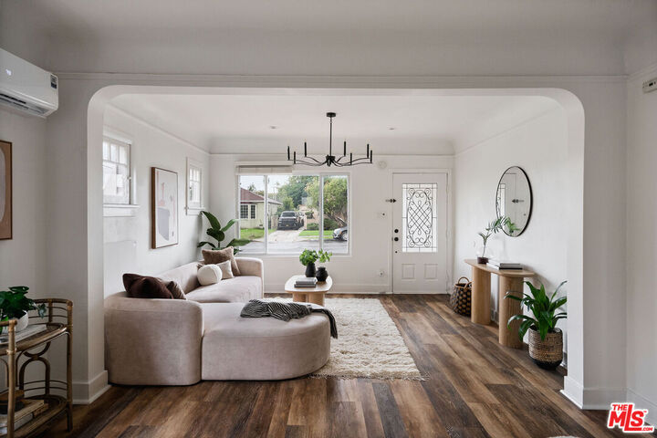 Property Photo: 607 W 111th Pl CA 90044