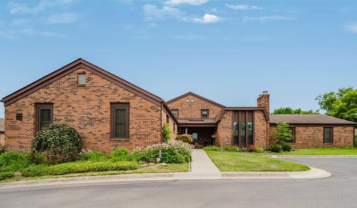 Property Photo:  4231 Chaucer Lane  OH 43220 
