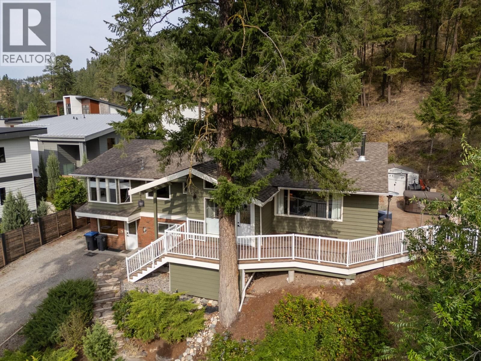 Property Photo: 353 Clifton Road South BC V1V 1A4