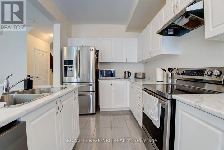 Property Photo:  4901 Pettit Avenue  ON L2E 0B7 