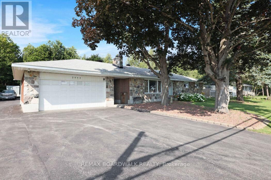 Property Photo: 2043 Carp Road ON K0A 1L0