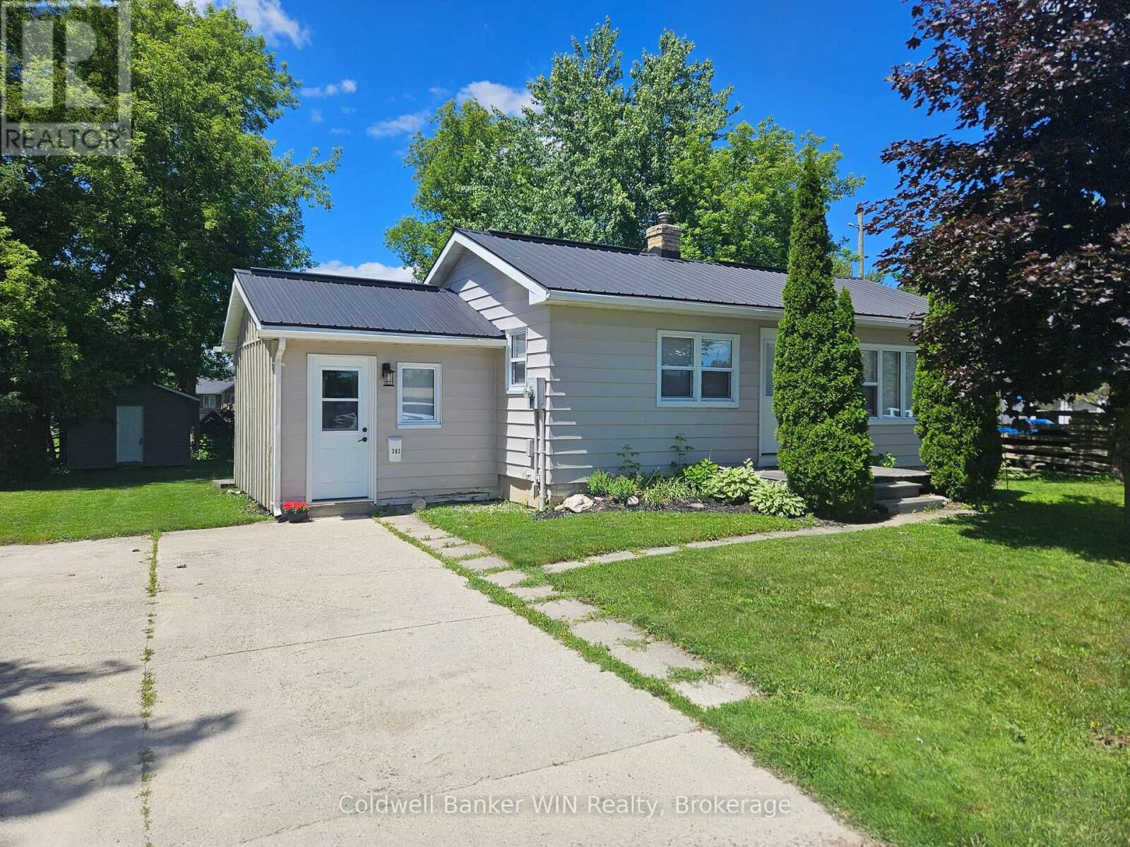 Property Photo: 383 Wellington Street East ON N0G 2L2