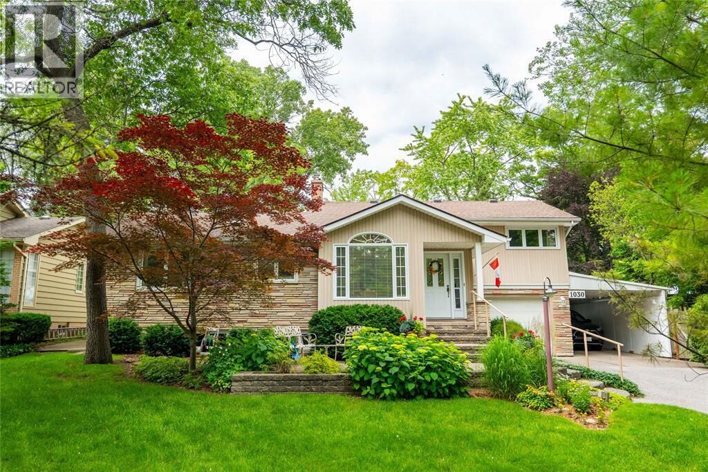 Property Photo: 1030 Edgewater Court ON N7V 3A9
