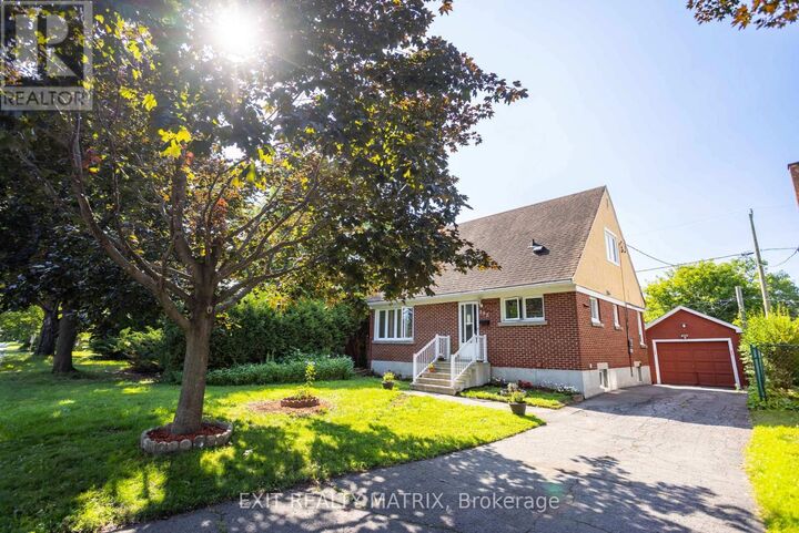 Property Photo: 552 Dunbrack Street ON K1K 1J5