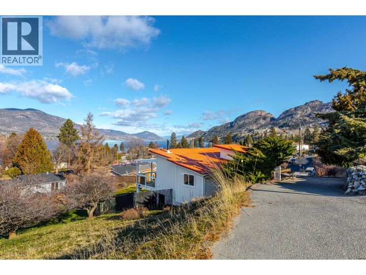 Property Photo: 334 Carmel Crescent BC V0H 1R5