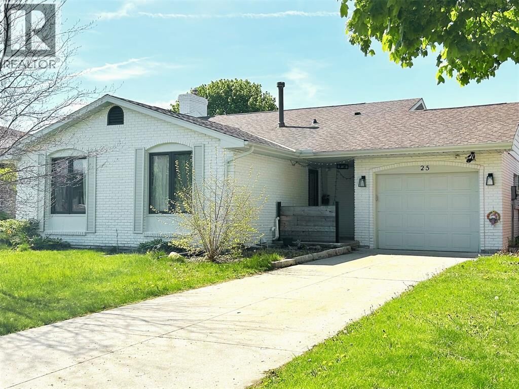 Property Photo:  25 Durco Avenue  ON N7S 4N3 