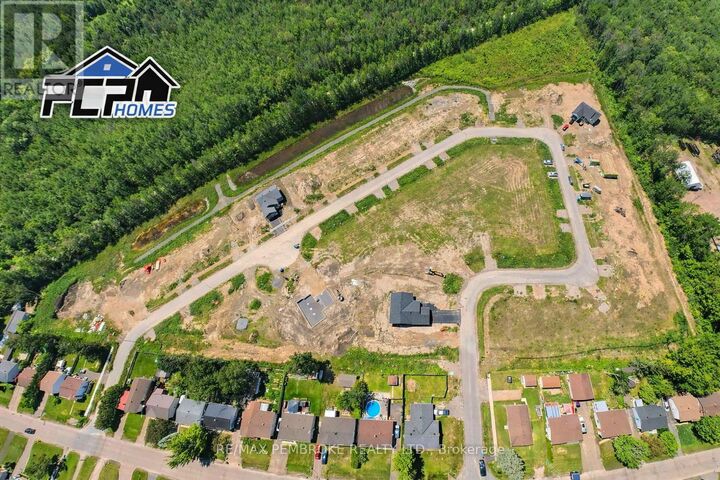 Property Photo:  53 Eddy Crescent  ON K8A 0M1 