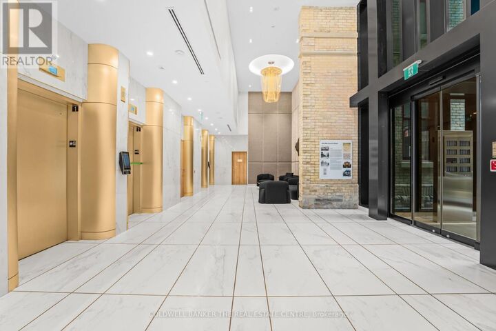Property Photo:  634 Church Street 4103  ON M4Y 0G9 
