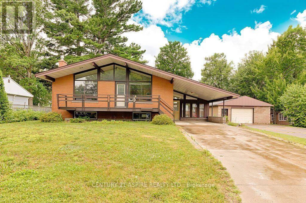 Property Photo: 31 Selkirk Street ON K8H 1P1