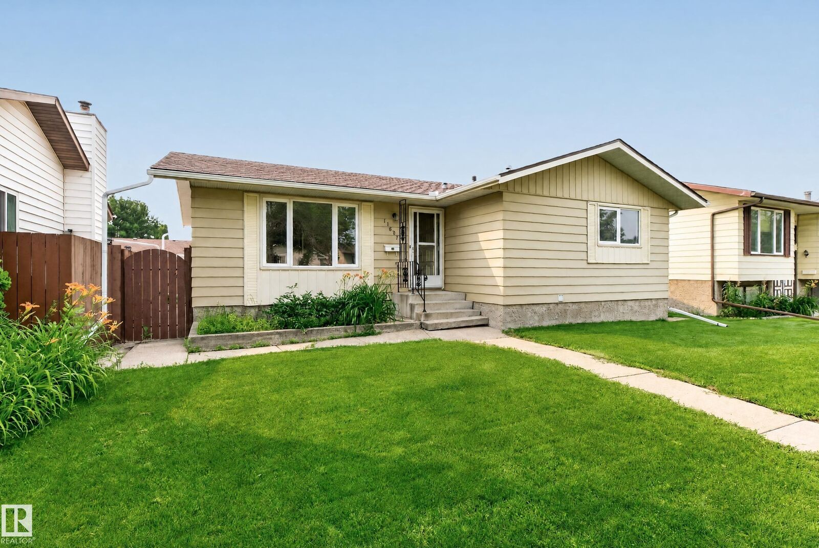 Property Photo: 11607 139 Avenue NW AB T5X 3L3