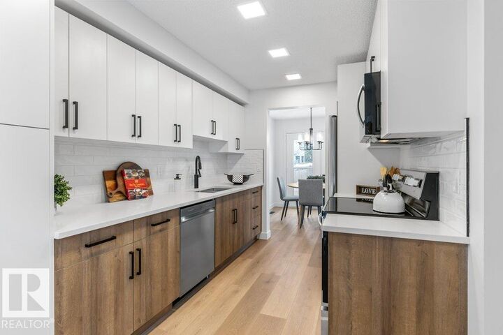 324 Grandin Village — photo 1