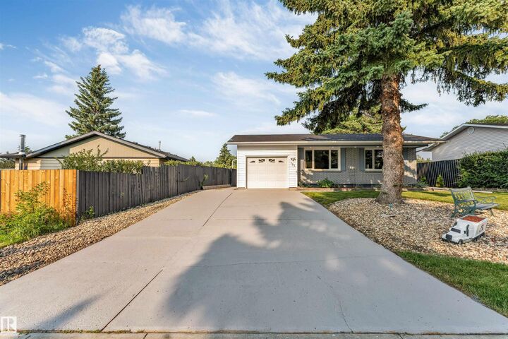 Property Photo:  131 Garland Crescent  AB T8A 2R1 