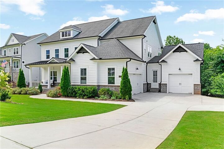 Property Photo: 16270 Grand Litchfield Drive GA 30075