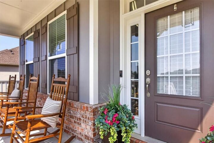 Property Photo: 400 Silver Brook Drive GA 30188