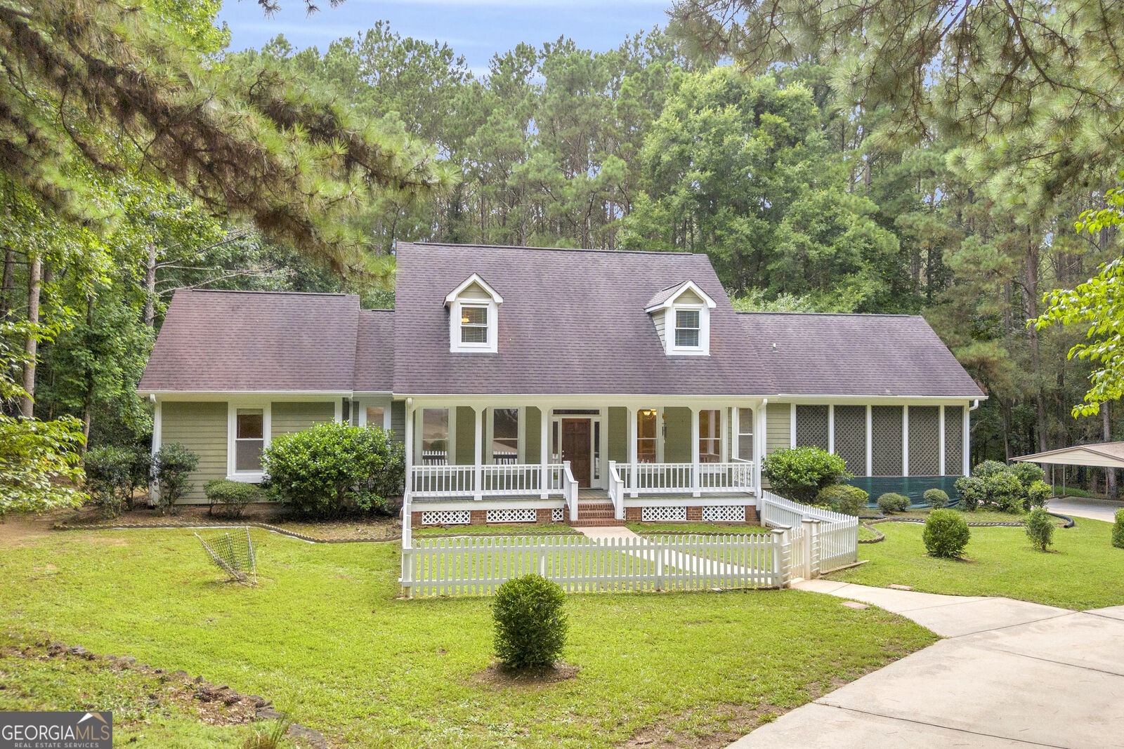 Property Photo: 170 Cedar Springs Place GA 30605