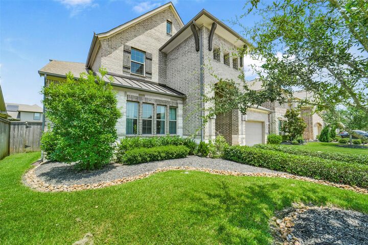 Property Photo: 8711 Silver Crest Lane TX 77459