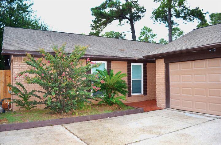 Property Photo:  4903 Algernon Drive  TX 77373 