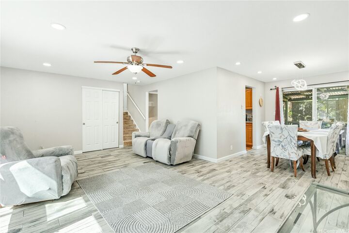 Property Photo:  