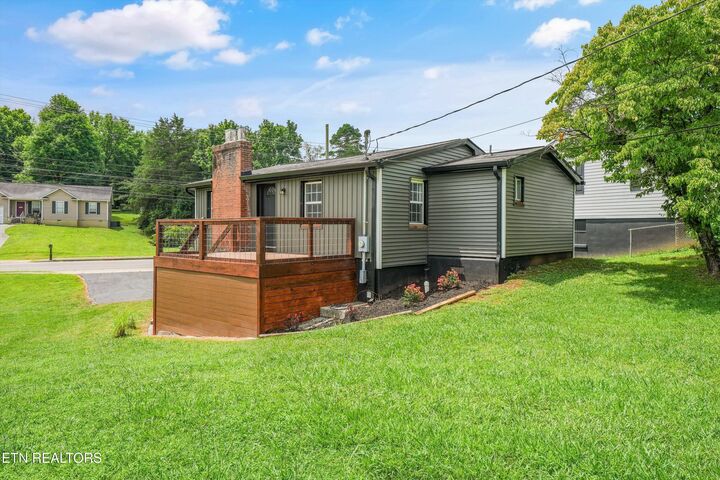 Property Photo:  2225 NW Madison Rd  TN 37912 