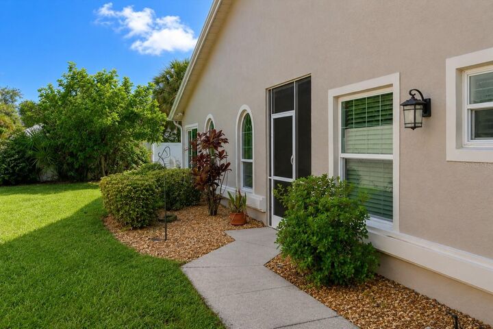 Property Photo: 4427 Murfield Drive E FL 34203