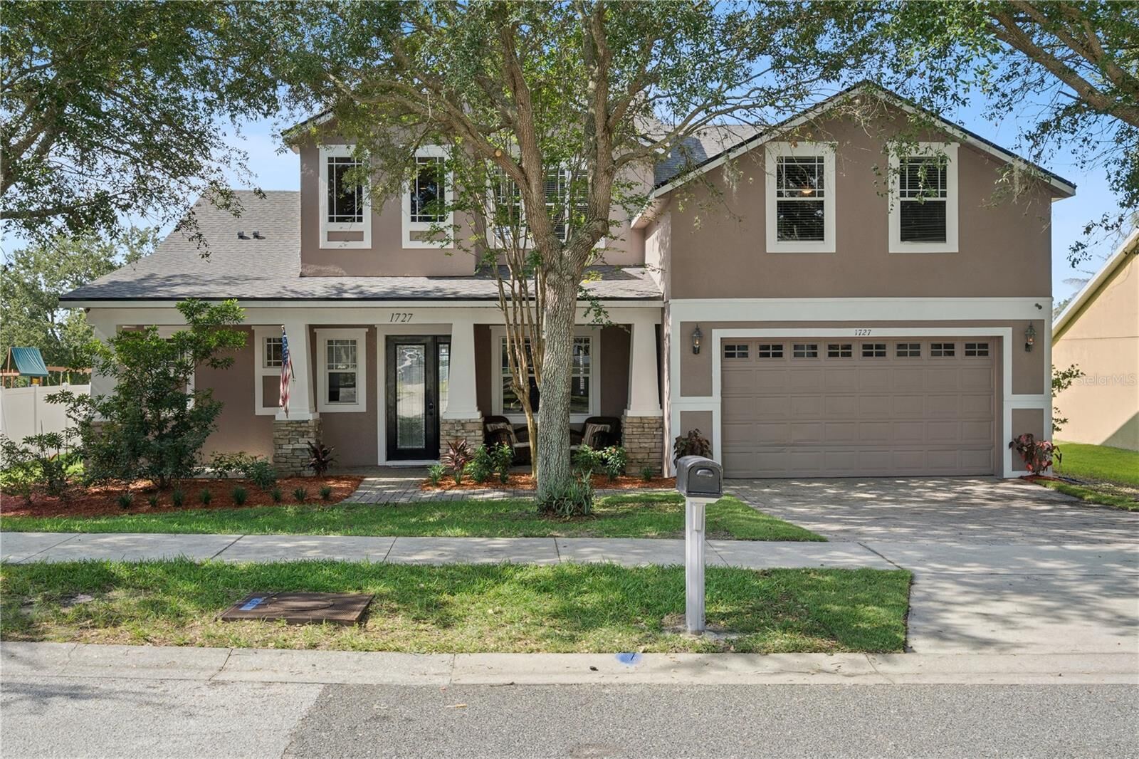 Property Photo:  1727 Southern Oak Loop  FL 34715 