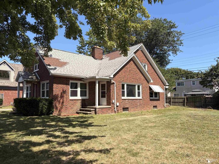 Property Photo:  3758 N Dixie Highway  MI 48162 