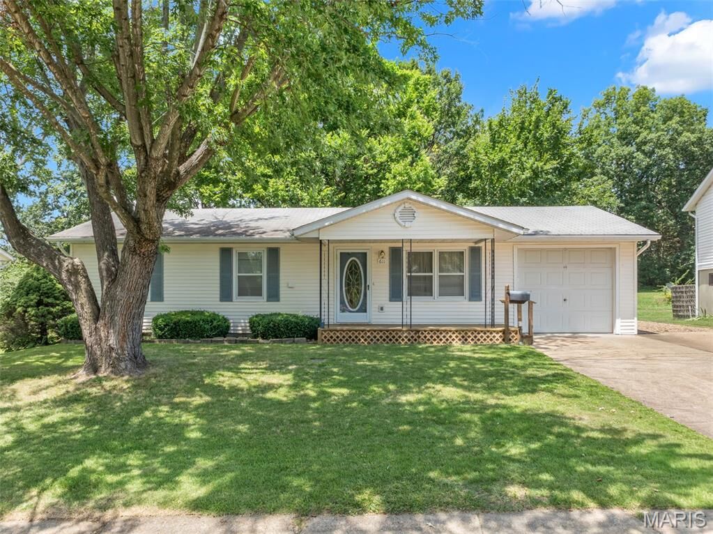 Property Photo:  611 W Roosevelt Avenue  MO 63084 