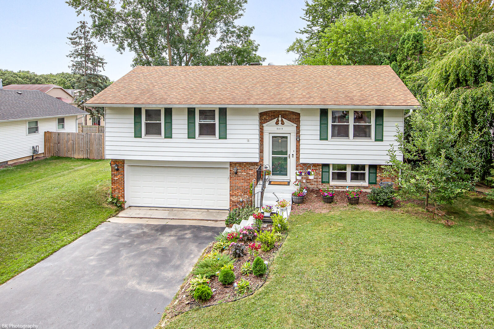 Property Photo:  2319 Springhill Lane  IL 60046 
