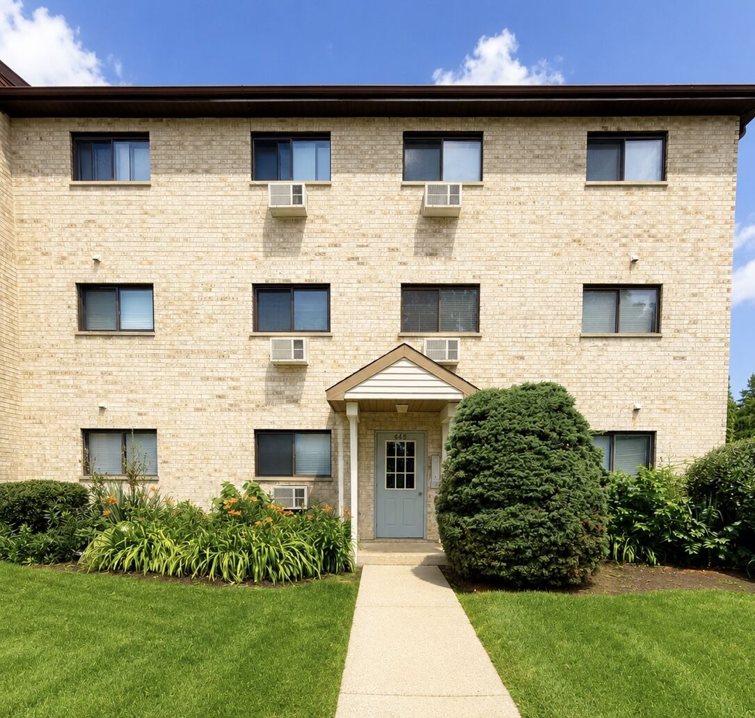 Property Photo:  448 E Osage Lane 1B  IL 60074 