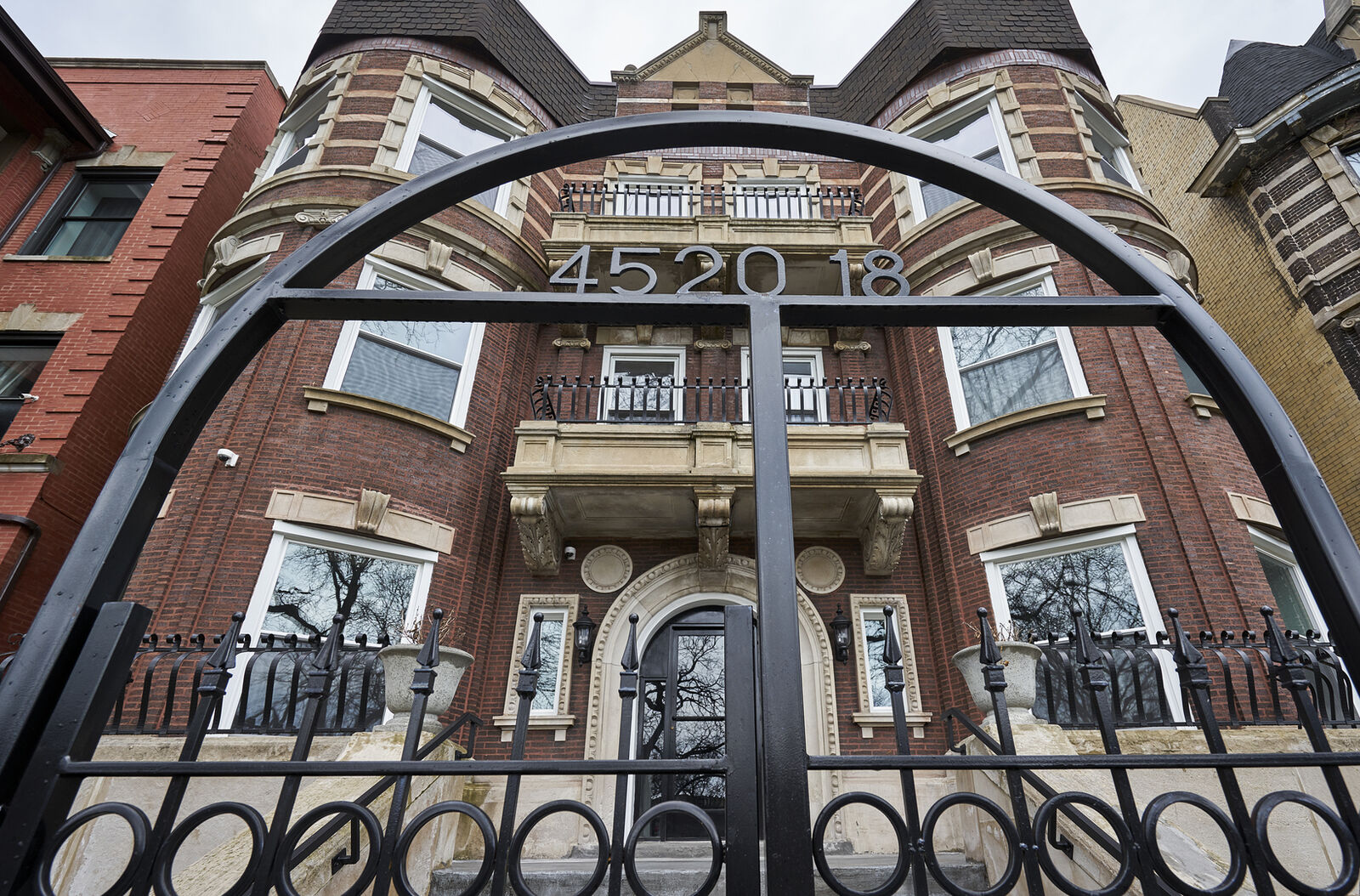 Property Photo:  4520 S King Drive 1B  IL 60653 