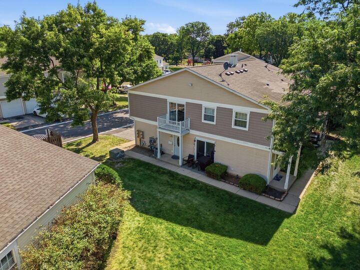Property Photo: 1323 Braver Court 1323 IL 60090