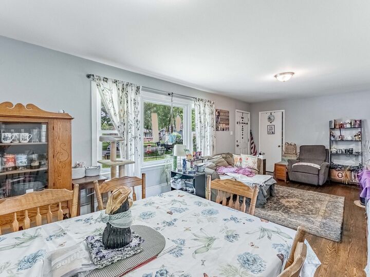 Property Photo:  405 N Iowa Avenue  IL 60181 