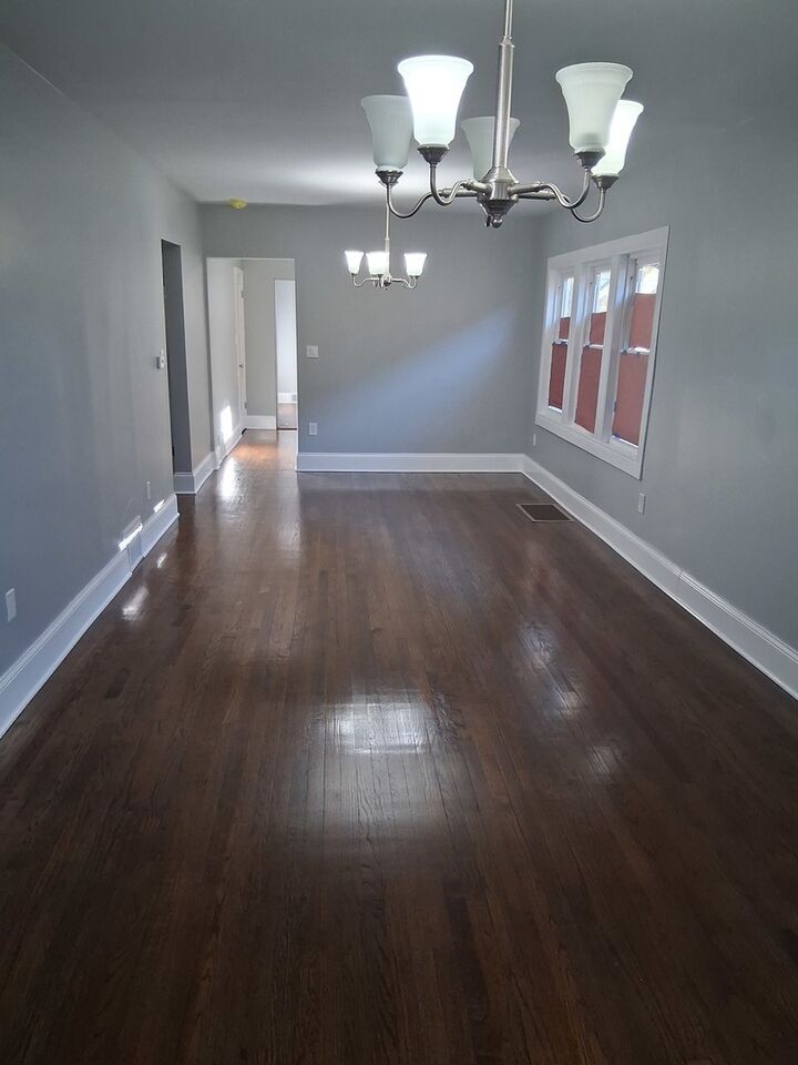 Property Photo: 2105 S 7th Avenue IL 60153