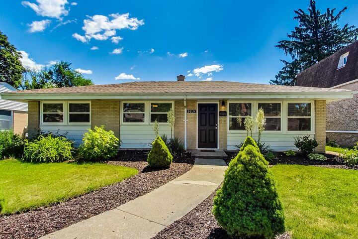 Property Photo: 3631 Kemman Avenue IL 60513