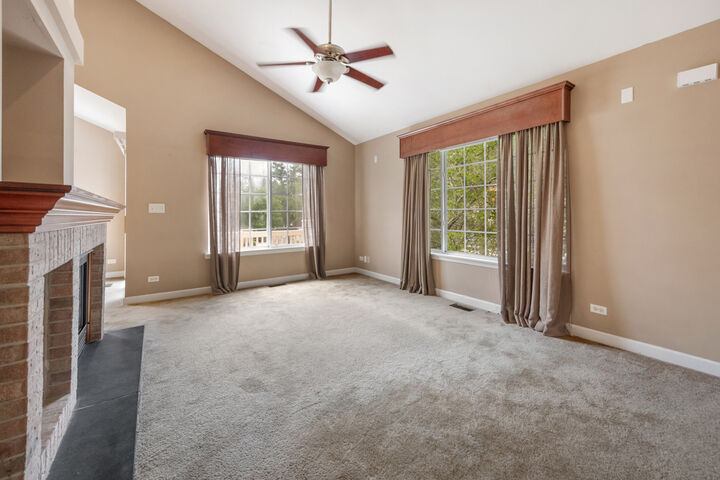 Property Photo:  919 Pheasant Trail  IL 60174 