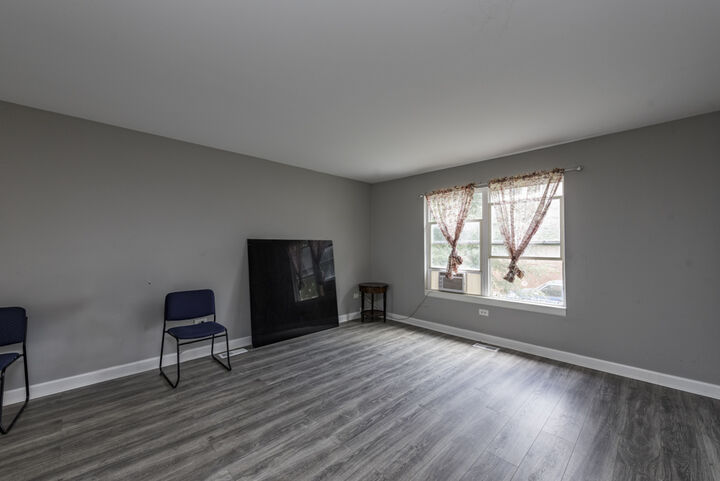 Property Photo:  929 Adams Street  IL 60085 