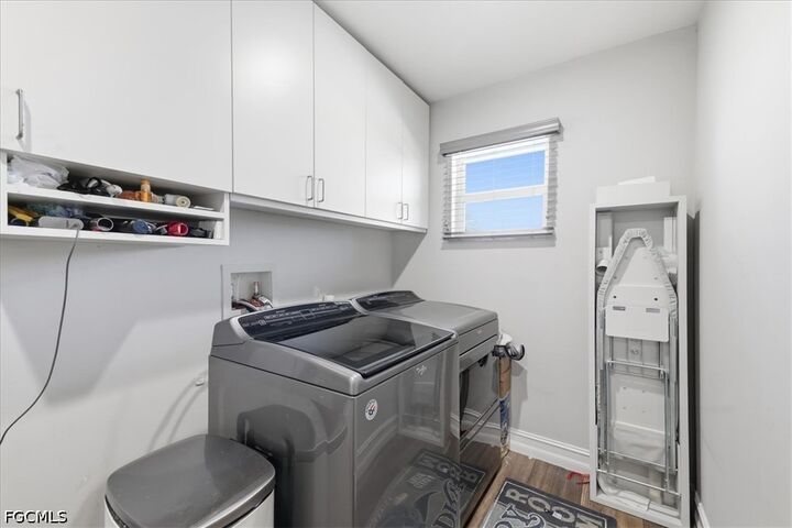 Property Photo:  2107 NE 19th Place  FL 33909 