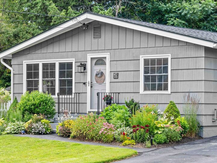Property Photo:  5 Spruce Lane  VT 05641 