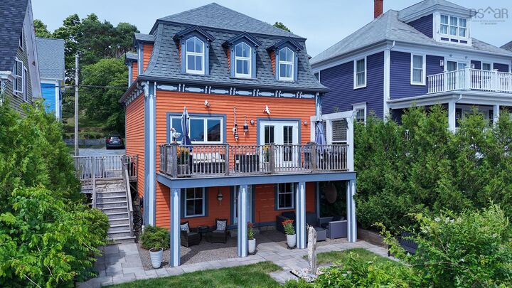 Property Photo:  204 Pelham Street Lunenburg  NS B0J 2C0 