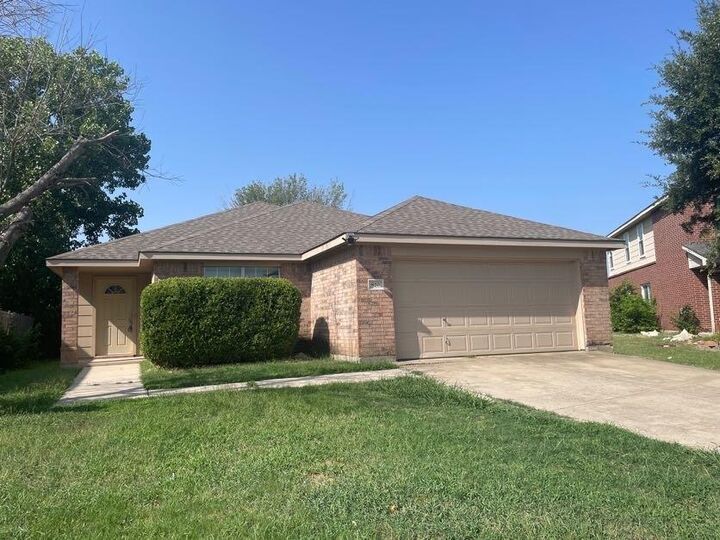 Property Photo:  820 Eagle Drive  TX 76131 