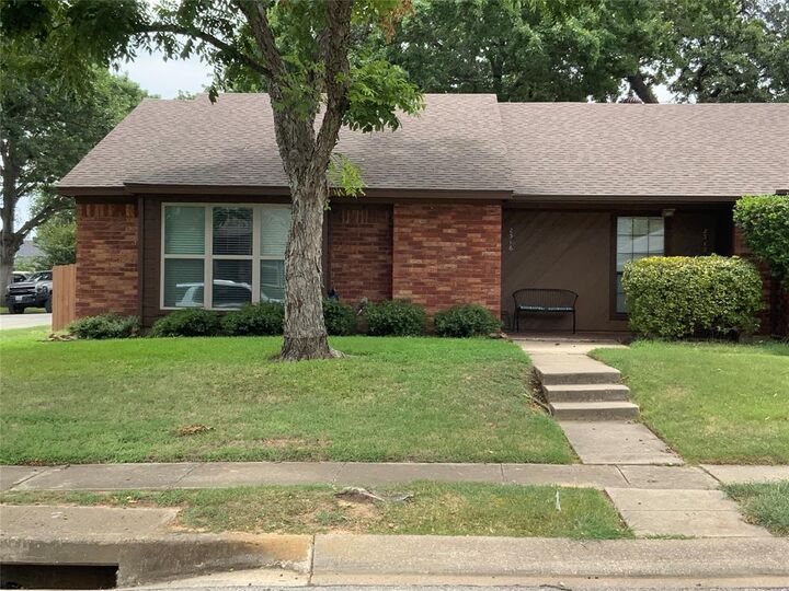 Property Photo: 2316 Dalewood Lane TX 76022